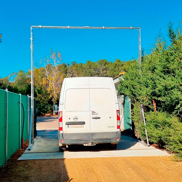 Arcos de desinfección automatizada de vehículos y camiones