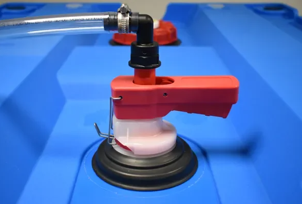 TOMA DE SEGURIDAD ACCESO DE LIQUIDOS A BIDON/CONTENEDOR